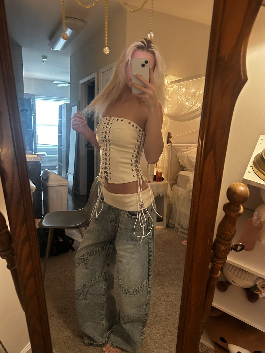 w1nt3rf4iry's tweet photo. concert outfit !!! can you guess who i’m going to see? 👀 https://t.co/vKYF8OKz6O