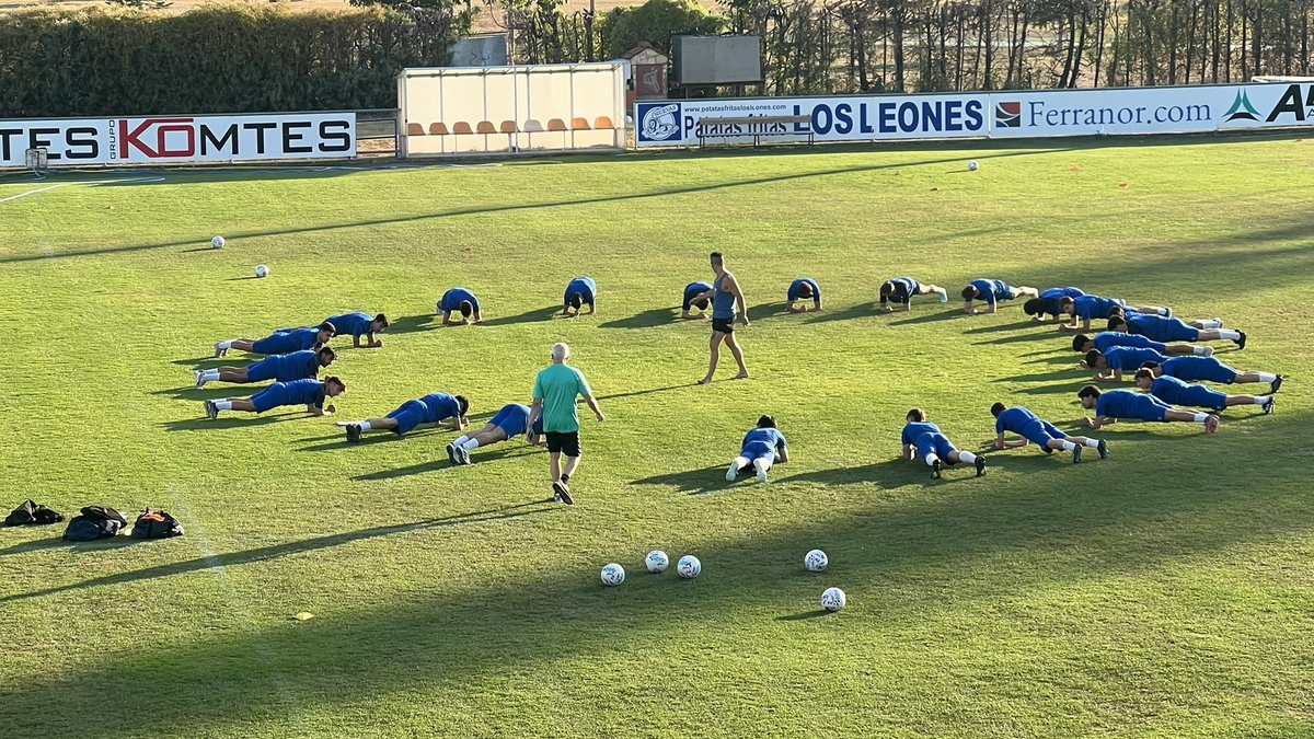 Nela_CF's tweet photo. 💙⚽️ Con la misma ilusión, el mismo compromiso y las ganas de seguir creciendo, hoy arranca la pretemporada 2026/27.

#VamosNela #SomosRegional https://t.co/oJBAwfYs2S