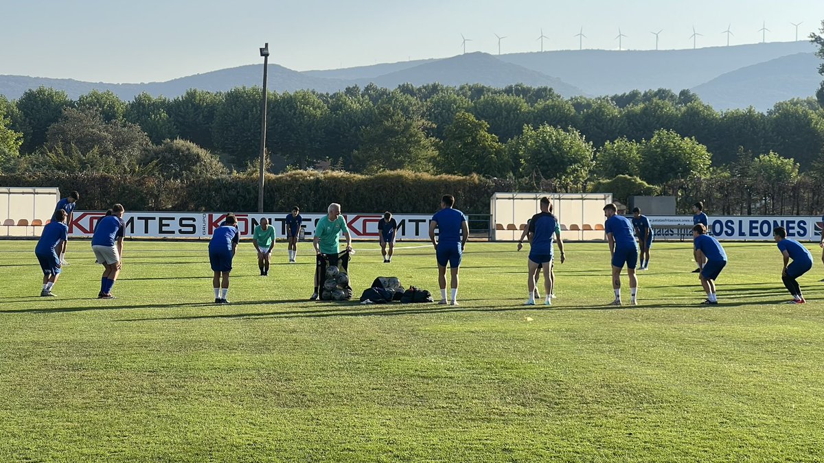 Nela_CF's tweet photo. 💙⚽️ Con la misma ilusión, el mismo compromiso y las ganas de seguir creciendo, hoy arranca la pretemporada 2026/27.

#VamosNela #SomosRegional https://t.co/oJBAwfYs2S
