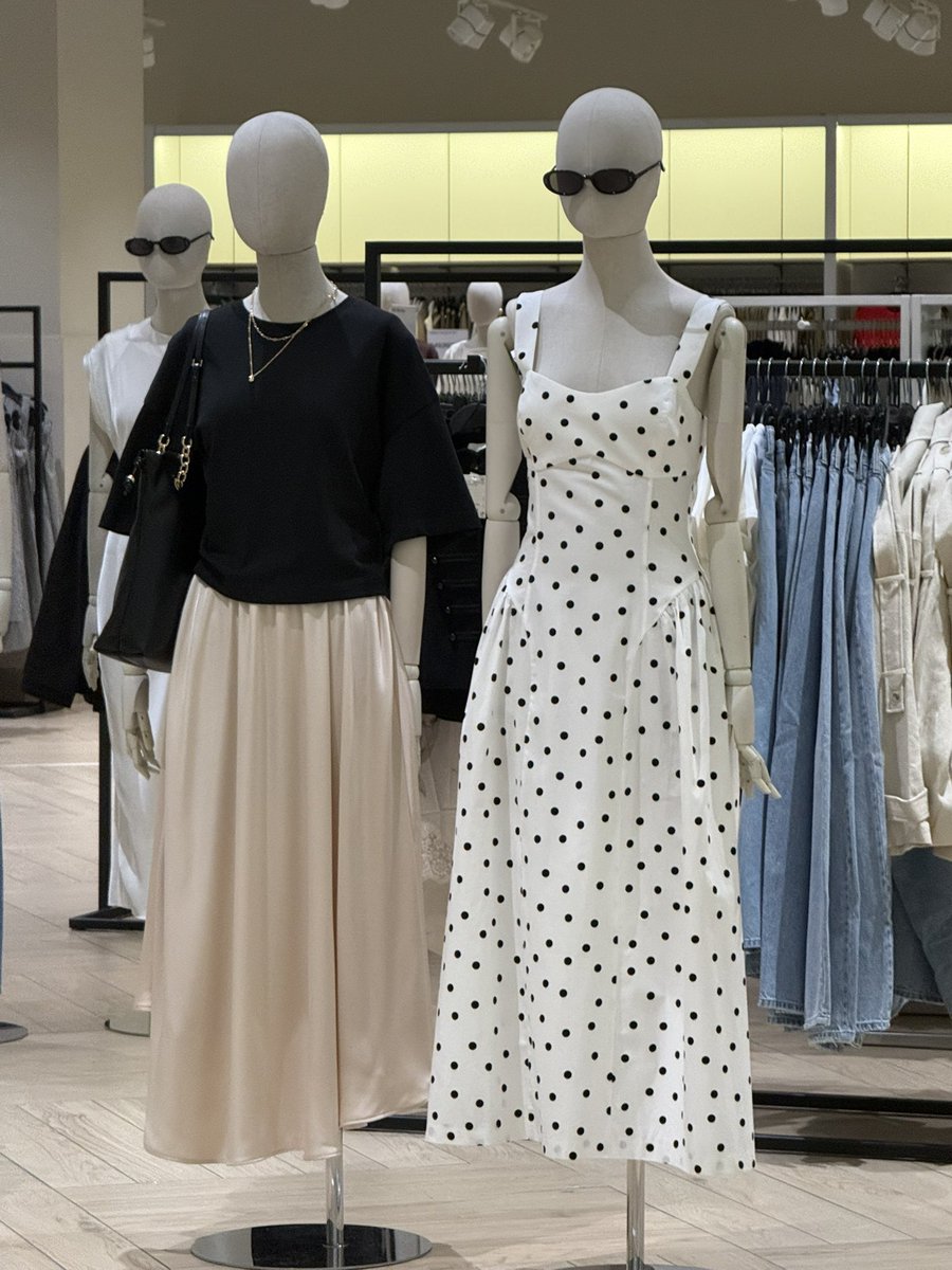youaresogoldcn's tweet photo. just saw this outfit today in a mall https://t.co/zERDnAIS96