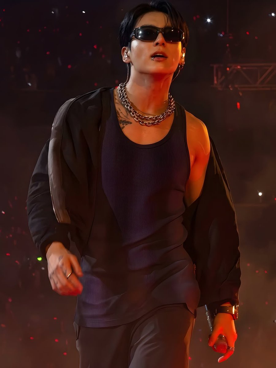 JEONKH_'s tweet photo. damn!!!! he's so attractive and breathtaking https://t.co/xhHZnaubqx