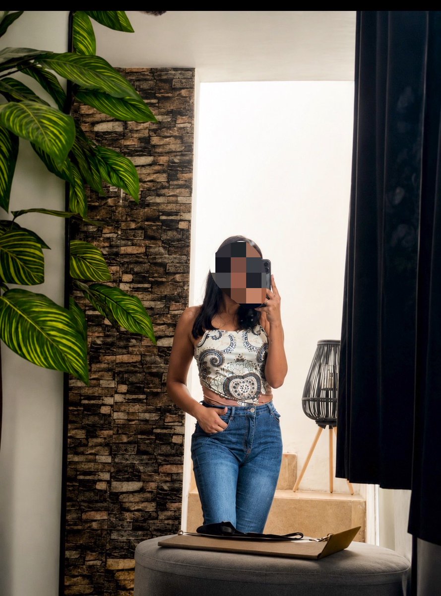 JeniferElimom's tweet photo. Paso por aquí para dejarles una fotito. Cómo va su día? 💋 https://t.co/Oiytovf49n