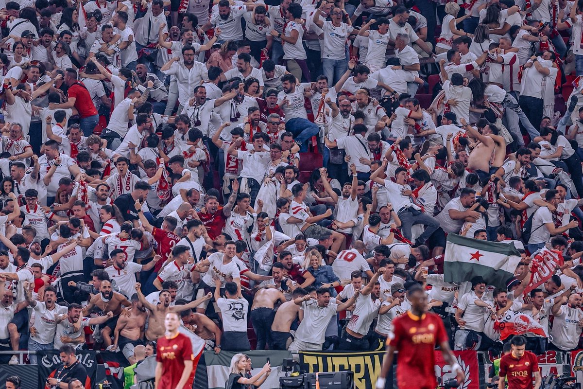 LuisJV93's tweet photo. De los mejores momentos y de las mejores fotos que quedarán para el resto de nuestra historia. 

Inolvidable ❤️ https://t.co/yUW6eXhIWS