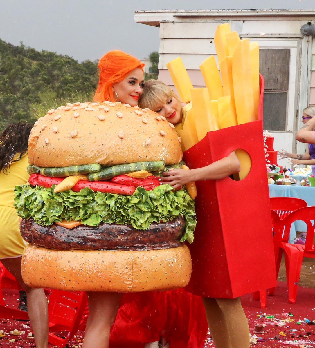 TSTheErasTour's tweet photo. Happy Meal. 🍔🍟 https://t.co/MEtT9KLjwq