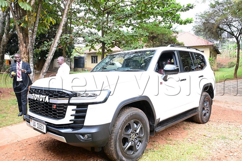 PatroUganda's tweet photo. President Museveni has gifted 99-year-old Cardinal Emmanuel Wamala a brand-new Toyota Land Cruiser to support his ministry.

Receiving the vehicle at his retirement home in Nsambya, Cardinal Wamala expressed gratitude, saying: “I am grateful to His Excellency the President for the gift of the car which will help in our ministry.”

(📸: New Vision)