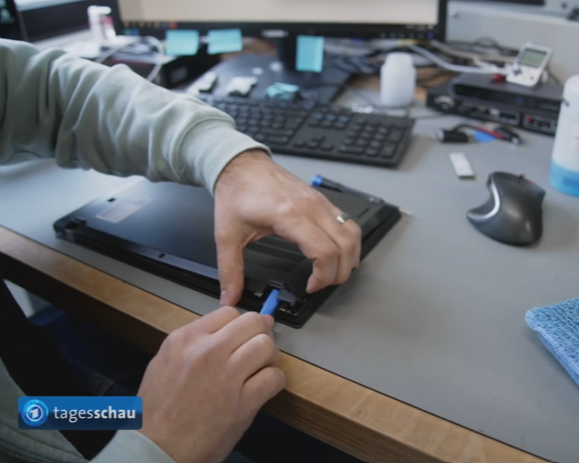 iFixit's tweet photo. The European government has approved new legislation that makes it easier for consumers to keep their devices working longer. Manufacturers must soon offer better repair options for consumers and repair shops. This includes everything from washing machines and vacuums to tablets and smartphones.

Under this new rule, if you repair instead of replace, you may qualify for an extra year of warranty! This marks another huge win for the Right to Repair movement, but the fight is far from over. Check out the full report from Tagesschau at the link below.
—
#iFixit #RightToRepair