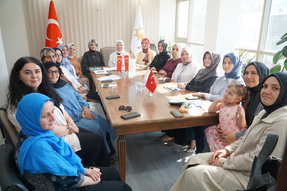 AvSulenur's tweet photo. AK Parti Genel Merkez Kadın Kolları MKYK Üyemiz ve Bölge Sorumlumuz Sayın Hatice Çakmak ile İl Koordinatörümüz Sayın Gülseren Narbay’ın katılımlarıyla teşkilat istişare toplantımızı gerçekleştirdik.

İlçe Kadın Kolları Başkanlarımız ve İl Yönetim Kurulu Üyelerimizle https://t.co/225s6O9G62
