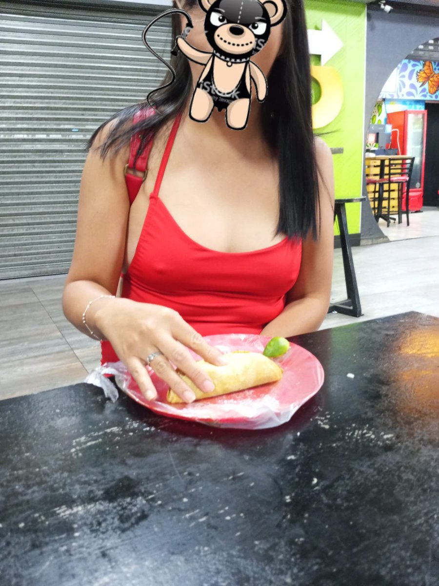 carmar140212's tweet photo. Después de más de un año toca salir a festejar a nuestra  amiga Ale  @delSurpareja  💚😈😍😈🐢 ahora el tema es que ponernos 😈😍 #lunesdemorboyprovocación https://t.co/oGJvhseYrw