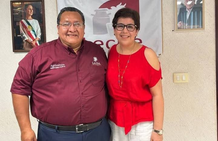 ComunicanteDLS's tweet photo. La Dip. @TeyMollinedoC se reunió con el Lic. Marcos de la Cruz Sánchez, Gerente del Programa de Abasto Social en Tabasco “Leche para el bienestar”, dialogando sobre estrategias para incorporar a familias al Programa de Abasto Social en el #Distrito6 #Tabasco https://t.co/rsxo5SIUPo