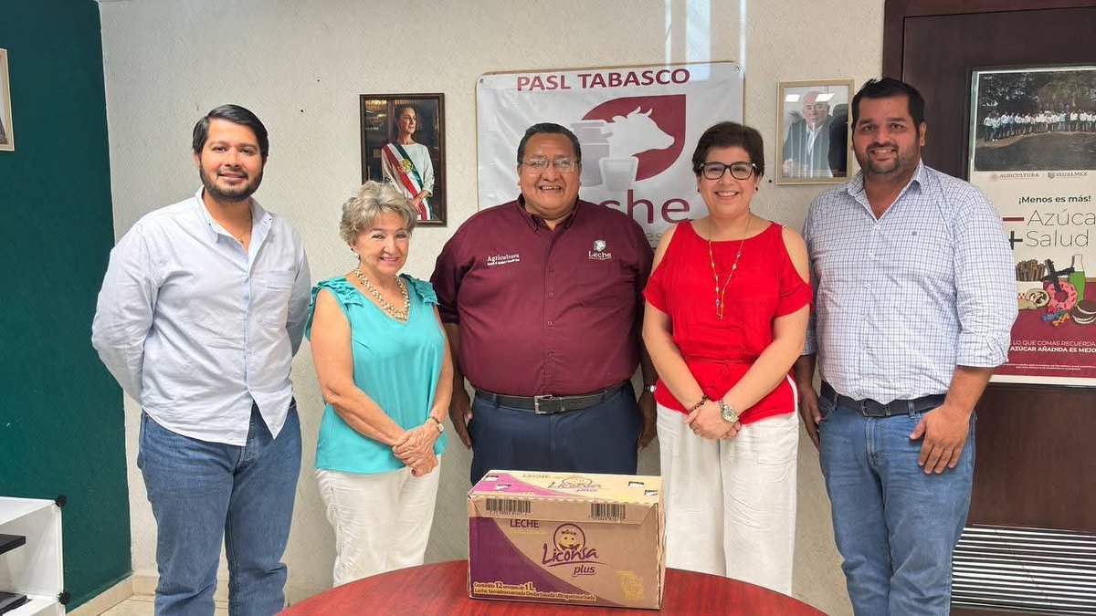 ComunicanteDLS's tweet photo. La Dip. @TeyMollinedoC se reunió con el Lic. Marcos de la Cruz Sánchez, Gerente del Programa de Abasto Social en Tabasco “Leche para el bienestar”, dialogando sobre estrategias para incorporar a familias al Programa de Abasto Social en el #Distrito6 #Tabasco https://t.co/rsxo5SIUPo