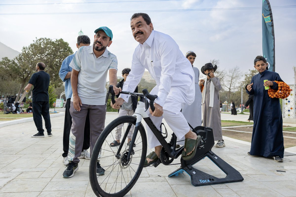 Saudi_Cycling's tweet photo. أجواء صنعتها مشاركتكم… وزادتها ابتساماتكم جمالًا🚴🏻‍♂️

لقطات من أجواء الفعالية ضمن #صيف_الباحة_الرياضي_2026 https://t.co/LYKVU7OylJ