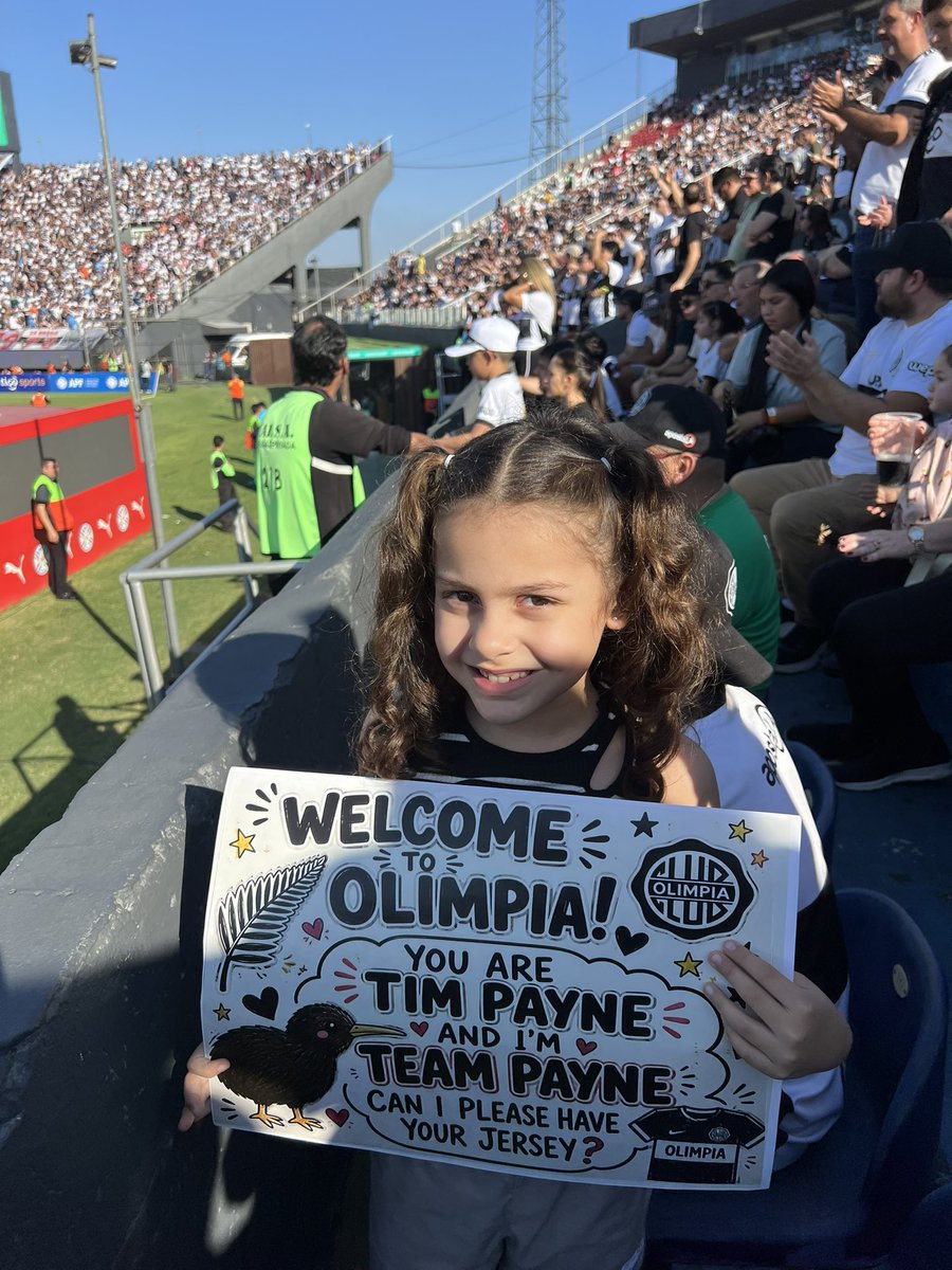 belmorales94's tweet photo. @BrunoPont @rockandpop955 Brunoo queridooo quiero ganar la remera de Tim Payne para mi hija fanática de Olimpia y ahora de él 🙏🏻 Desde el primer partido estamos intentando conseguir 🥹 

Ana Belén Morales Domínguez 887

Vamos Olimpia!! 🤍🖤🤍
#LaGranJugada https://t.co/gIB3MzCbw0
