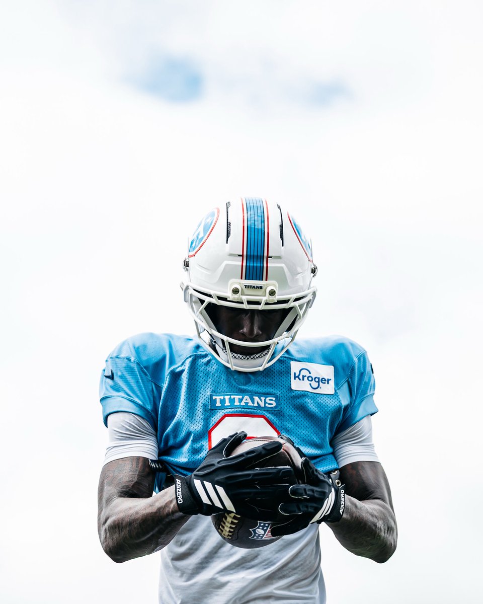 Titans's tweet photo. Life among the clouds https://t.co/KB3JBDUnJ7