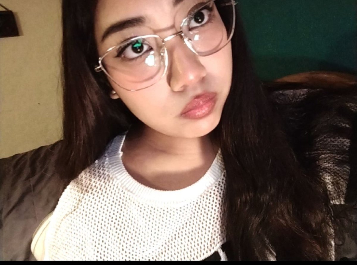 mxnseg's tweet photo. Hola, me llamo Monse,tengo 19 años,  soy de mx, sigo a rivers desde hace 4 añotes y 13 días, básicamente hace dos años intente socializar con la comunidad, me dio pena y me volví pollo fantasma. 🤍

Psdt: soy de las que volvió porque la uni me consumió.
#IntegracionPollitos https://t.co/PhpfDqgRwF