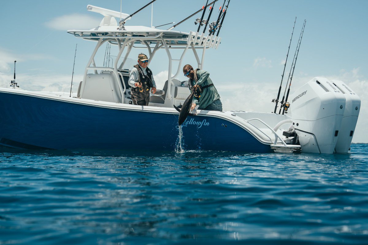 tworiversboats's tweet photo. Hello, August. 👋☀️

New month, same mission — keeping your Mercury running strong and your weekends on the water.

#MercuryMonday #BoatService #StuartFL https://t.co/GCwDXhFmGk
