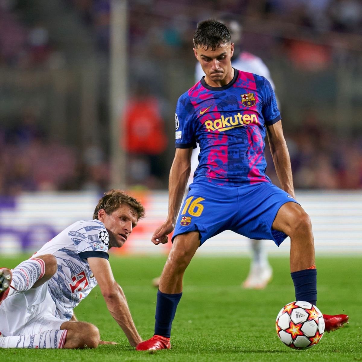 Tobs_fc's tweet photo. Whenever he is in the mood your favorite midfielders are in trouble. 

Pedri remains standing. 🌟 https://t.co/ZkDSgWXWNR