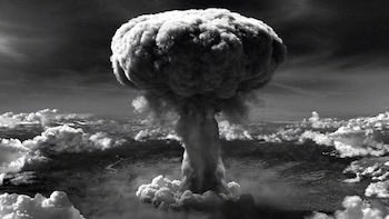 Ekklectico's tweet photo. El ESTADO MALDITO ha lanzado más de 70.000 toneladas de bombas en Gaza, es decir, el equivalente a 5 BOMBAS ATÓMICAS como las que se lanzaron en Hiroshima y Nagazaki. El 67% de Gaza es INHABITABLE. 

El ataque militar israelí lleva hasta la fecha 79.240 palestinos muertos, la gran mayoría civiles, entre ellos un 70% niños y mujeres. 

Todo esto se lleva a cabo a los ojos del mundo, mientras los seudo pastores enfermos dicen que tu obligación es “bendecir” al ESTADO MALDITO porque si no Dios no te bendecirá 

(https://t.co/W9mJEwxOxv)