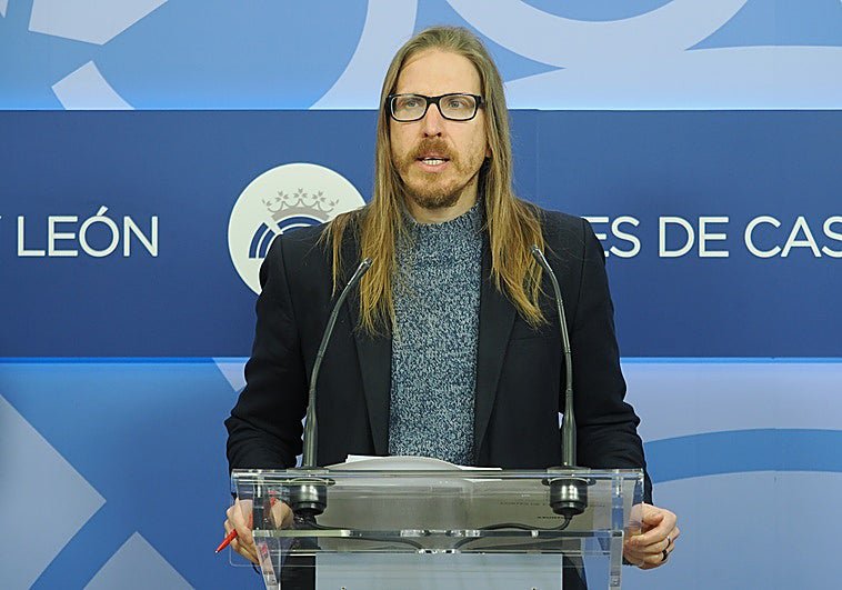 plario214541's tweet photo. Soy el único en pensar que este iluminado es un  peligro para España ? Si hay alguien  más , que lo diga . https://t.co/75yOezTyOh