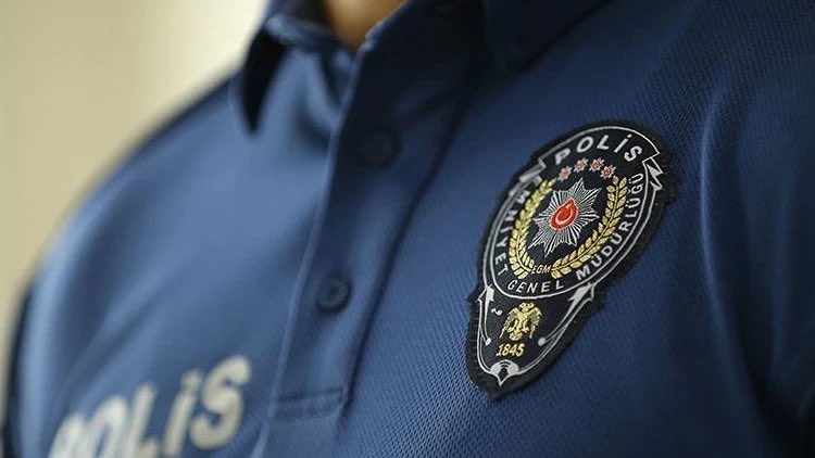 AtillaTasNet's tweet photo. Polisler ve Polis aileleri an itibariyle #PoliseAdilMaaş hastagiyle gündem çalışması yapıyorlar. Umarım zorlu çalışma koşullarında hak ettikleri maaşları alırlar. Kendi adıma yanlarındayım! https://t.co/8gnyVQis1z