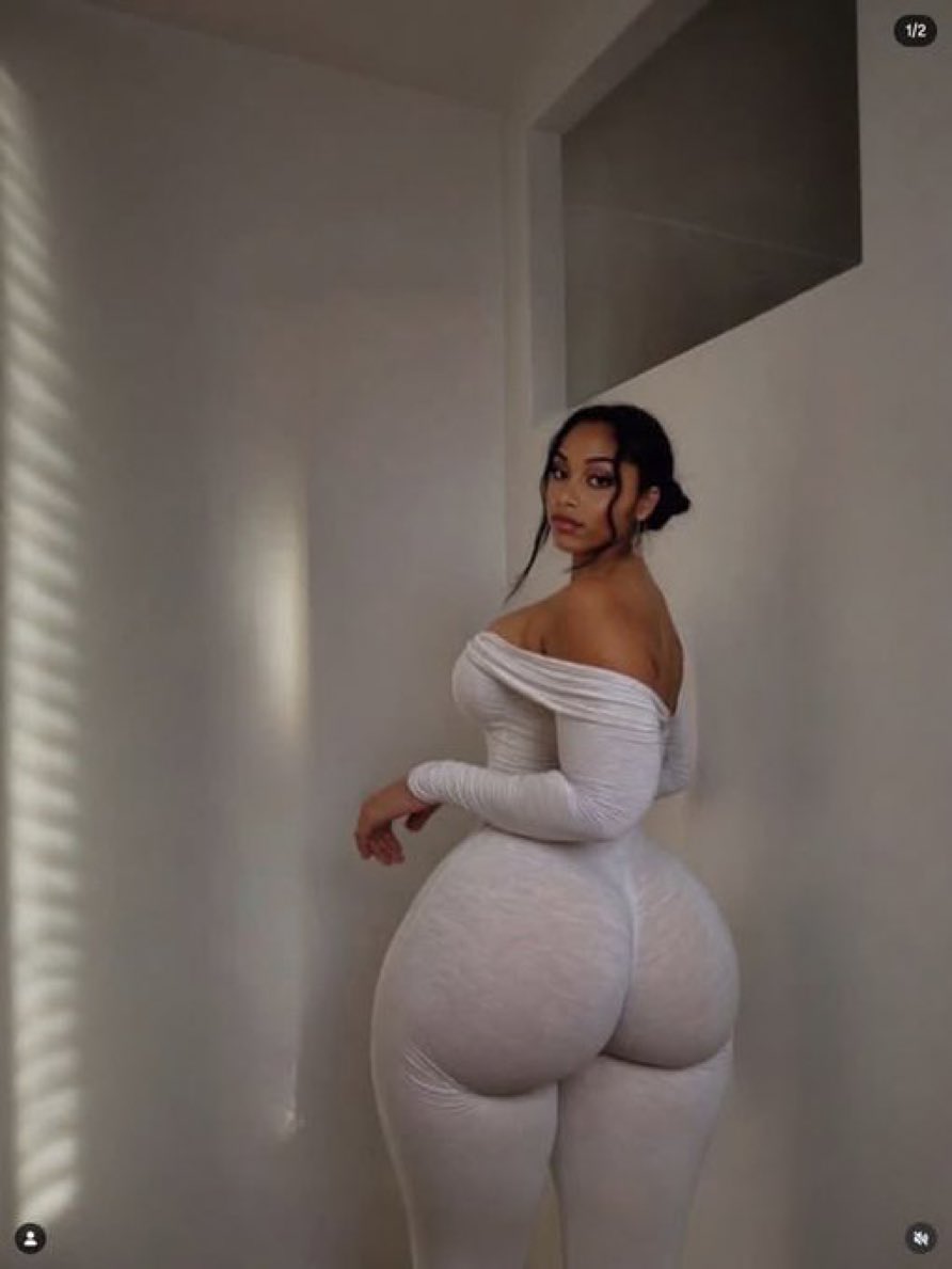 Demicheli_'s tweet photo. When I go get female mutual with these features? 🥺🥺🍑 https://t.co/FUae7vJBKI