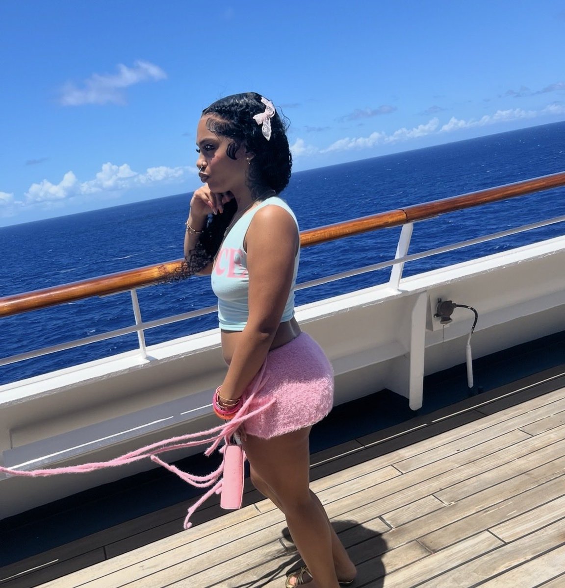 1k_aniyah's tweet photo. bc I never post on here 🌺 
#floridawater #nfs #atlanta #305miami #tampa https://t.co/iJzGDlwFKg