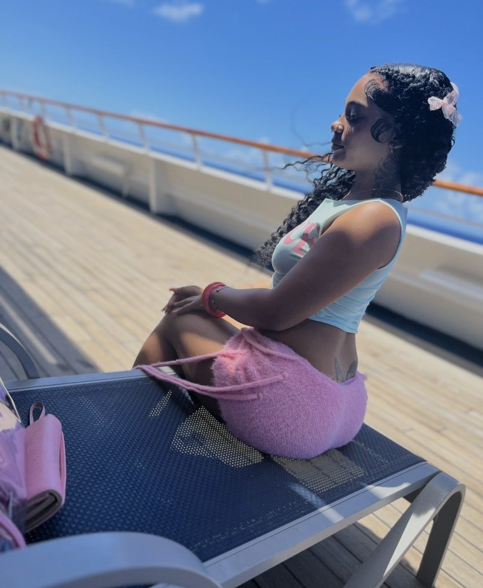 1k_aniyah's tweet photo. bc I never post on here 🌺 
#floridawater #nfs #atlanta #305miami #tampa https://t.co/iJzGDlwFKg
