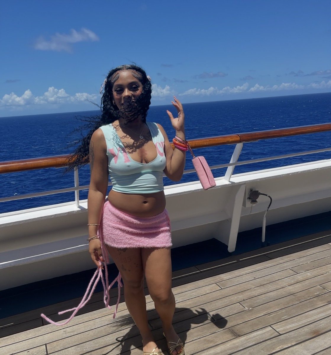 1k_aniyah's tweet photo. bc I never post on here 🌺 
#floridawater #nfs #atlanta #305miami #tampa https://t.co/iJzGDlwFKg