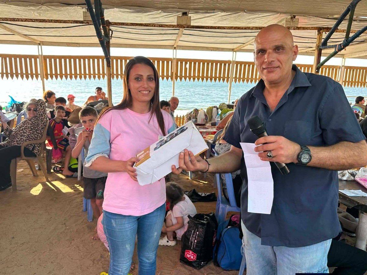 PGabRomanelli's tweet photo. Varias familias de la Parroquia Sagrada Familia de Gaza compartieron una jornada recreativa junto al mar.

Vivieron un hermoso momento de alegría, encuentro y fraternidad, sembrando esperanza en medio de las dificultades cotidianas. https://t.co/uV7h2JEQJJ