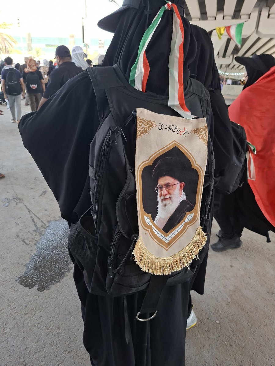yasaman_a20's tweet photo. در مکتب زینب(س)، بانوان فقط تماشاگر نیستند بلکه روایتگر اصلی مقاومتند. از مادران شهدای مظلوم ایران گرفته،  تا خواهران رزمنده در پیاده‌روی اربعین، نسل آینده را با فرهنگ حسینی پیوند می‌زنن..
#یا_لثارات_الحسین
#جان_فدای_حسین https://t.co/wi7rbN51J8