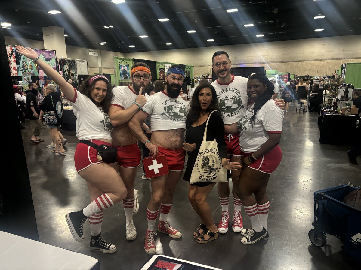 Felissa_Rose's tweet photo. Great time at Creepy Halloween and Horror con! https://t.co/meM2c4RiSK