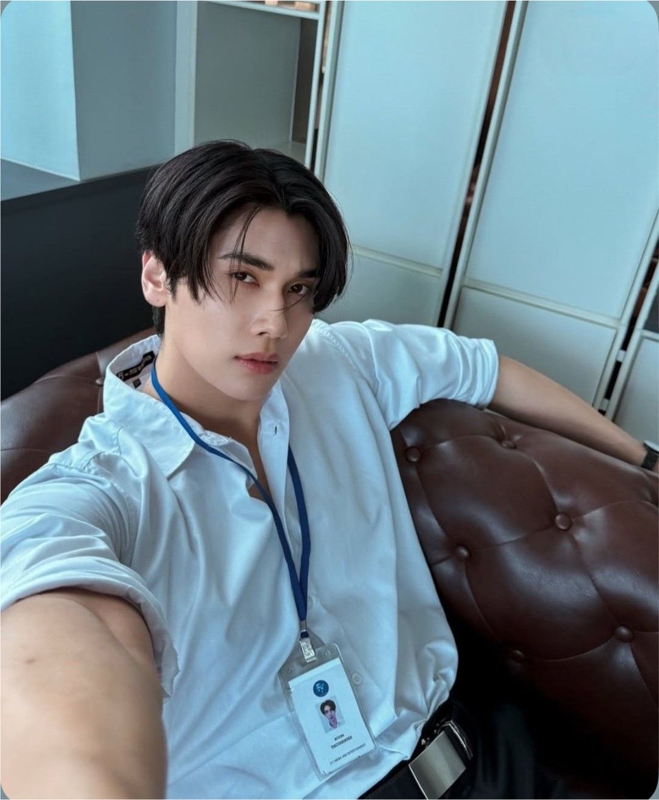 JoongDunkWorld's tweet photo. I’M LITERALLY SCREAMING 😭💛

JOONGDUNK HAVE OFFICIALLY STARTED FILMING #HOWTOSURVIVEMYCEO !!!!🎬✨

WE’RE FINALLY GETTING NEW JOONGDUNK CONTENT AGAIN 😭❤️ I CAN’T WAIT FOR THE BTS, THE OFFICIAL STILLS, THE TRAILER, AND THE FIRST EPISODE. 

THE WAIT STARTS NOW… 🥹🫶 #JoongDunk https://t.co/5hXhgqGK7n