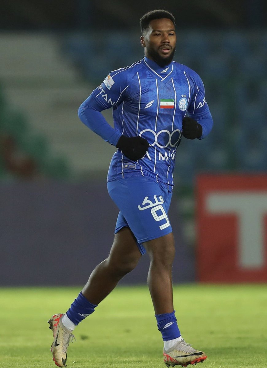 Haititempo's tweet photo. 🚨 OFFICIEL | Duckens Nazon résilie son contrat avec l’Esteghlal FC.

L’international haïtien a officiellement mis fin à son contrat avec le club iranien avec effet immédiat, invoquant une « juste cause » conformément aux règlements de la FIFA.

Dans une notification juridique adressée au club, l’attaquant affirme qu’Esteghlal FC n’a pas respecté ses obligations financières malgré plusieurs mises en demeure. Il réclame 600 000 € nets de salaires impayés, correspondant à 200 000 € exigibles le 15 mai et 400 000 € le 1er juillet.

Duckens Nazon est désormais libre de s’engager avec un nouveau club.