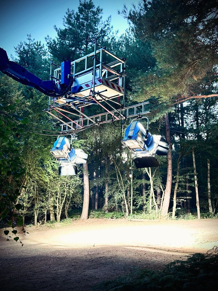FocusRigging's tweet photo. ๐ก๐๐ข๐ ๐ก๐ญ๐ฌ ๐๐ง ๐ก
Evening location shoot in full flow for Team Focus. Great to see another project taking shape as the sun goes down.
#locationshoot #behindthescenes #eveningwork #focusrigging #teamfocus https://t.co/RQXmv82t36