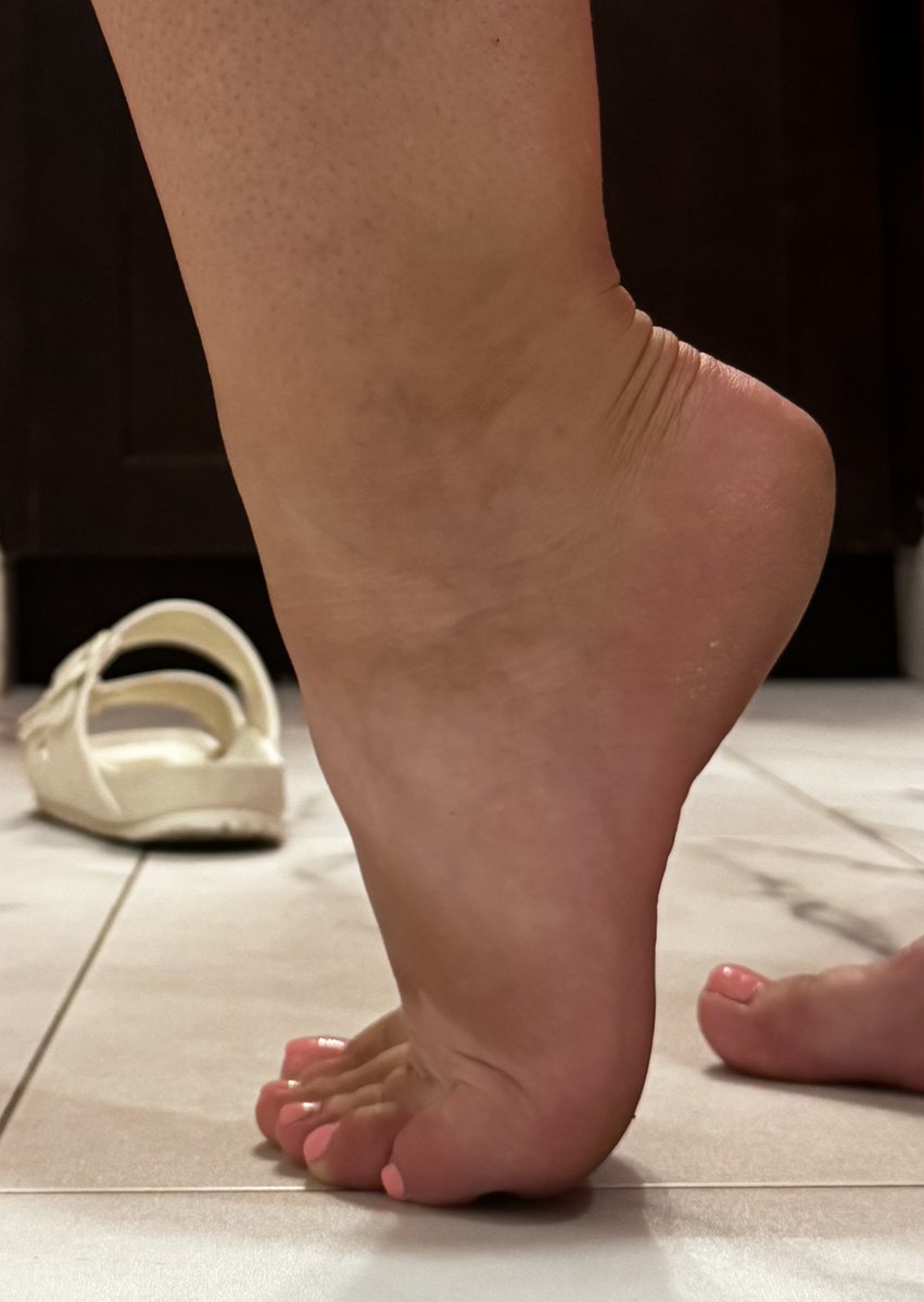 FlexiBirkToesFF's tweet photo. Which arch pose do you prefer? 🩰✨ Option A: Deep scrunched toe arch, Option B: Steep full instep flex 
Vote below &amp; tell me why! 👇 https://t.co/qS6PmyD1kz