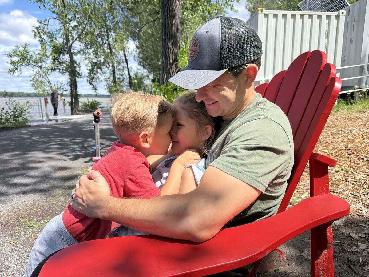 PierrePoilievre's tweet photo. Sun time. Fun time. https://t.co/KQedOdTQMt