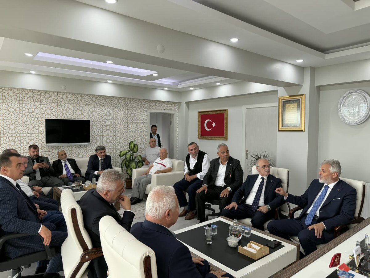 MehmedAltinoz's tweet photo. Samsun Kavak Belediye Başkanımız Sayın Şerif Ün’ü makamında ziyaret ederek, hayata geçirdiği çalışmalar ve ilçemize kazandırdığı hizmetler hakkında bilgi alma fırsatı bulduk.

Nazik misafirperverliği ve kıymetli paylaşımları için kendisine teşekkür ediyor, çalışmalarında başarılar diliyorum.