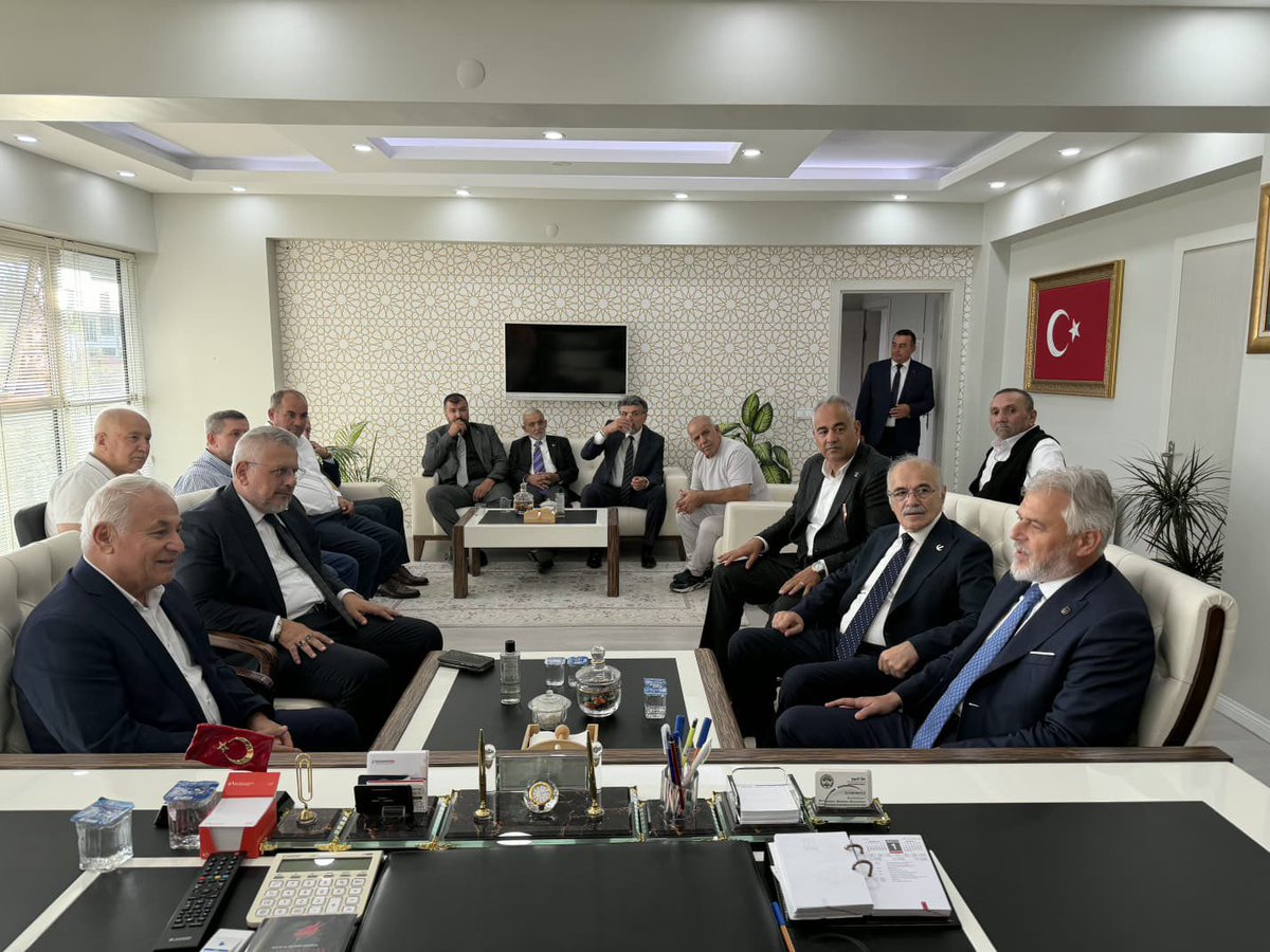 MehmedAltinoz's tweet photo. Samsun Kavak Belediye Başkanımız Sayın Şerif Ün’ü makamında ziyaret ederek, hayata geçirdiği çalışmalar ve ilçemize kazandırdığı hizmetler hakkında bilgi alma fırsatı bulduk.

Nazik misafirperverliği ve kıymetli paylaşımları için kendisine teşekkür ediyor, çalışmalarında başarılar diliyorum.