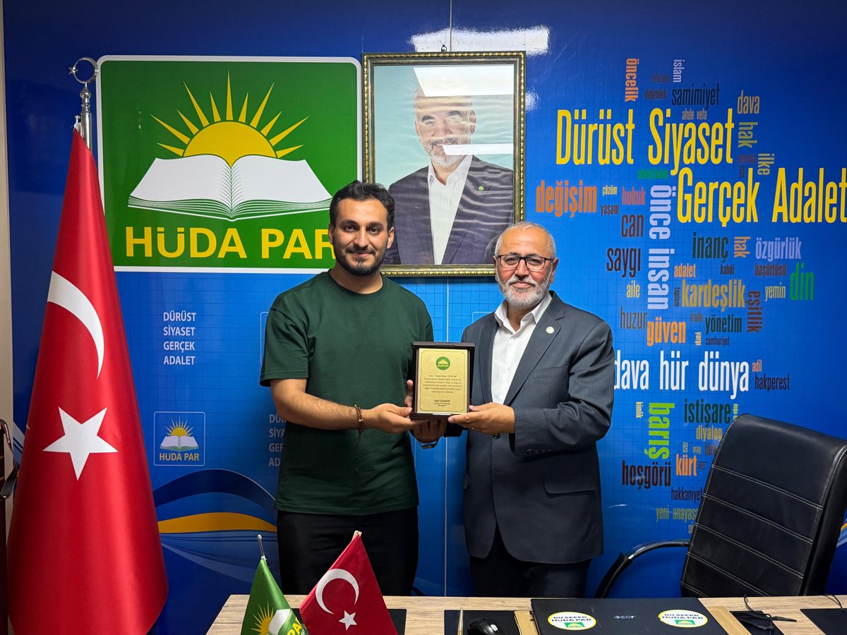 naifdamar's tweet photo. HÜDA PAR Zeytinburnu Gençlik Kolları’nda bugüne kadar davası ve gençlerimiz için samimiyetle ter döken Yunus Emre Tuncay Başkanımıza şükranlarımızı sunuyoruz. 
​Görevi devralan Hüseyin Durmaz kardeşimize muvaffakiyetler diliyoruz. Rabbim hayırlı hizmetler nasip eylesin. https://t.co/YrNqzMHnxN