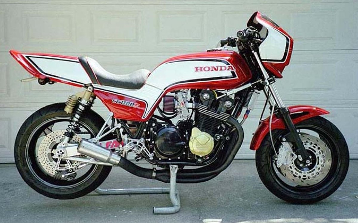Moto_History's tweet photo. The early 1980s Honda CB1100F was a competant high performance motorcycle. #hondamotorcycles #standardsportsmotorcycle #motorcyclesofthe1980s #superbike #motorcyclerider #motorcyclestyle https://t.co/EvRkmxOLsL