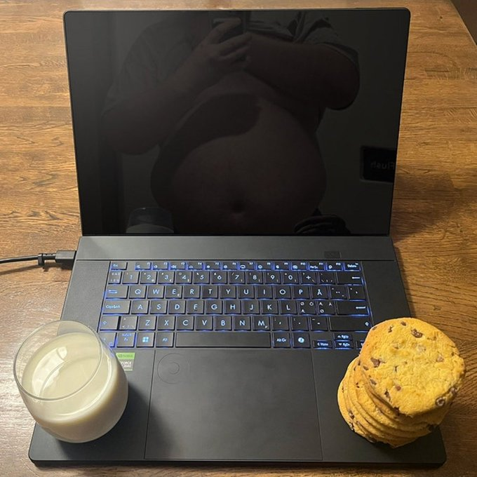 pekedgh's tweet photo. alguien quiere que le comparta galletitas https://t.co/E227q3Ja8B