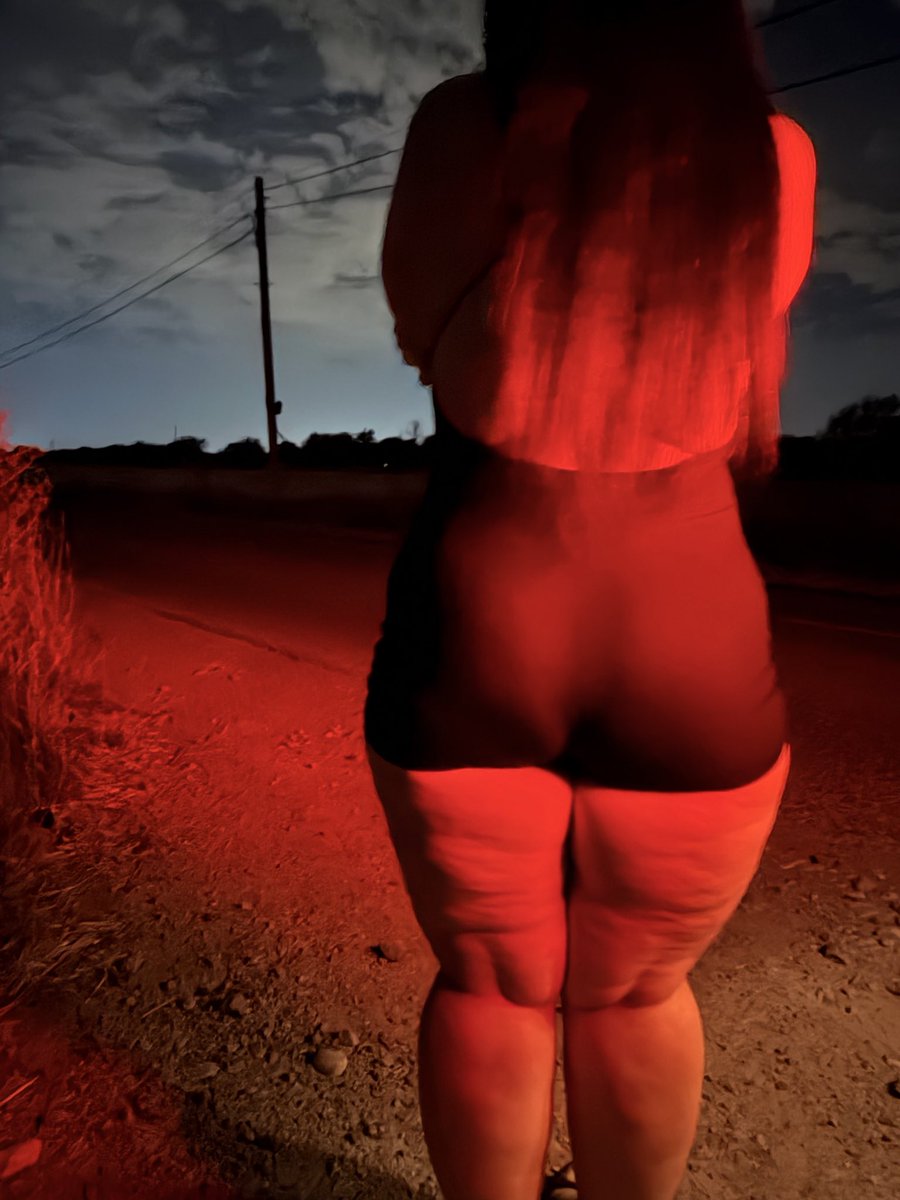 TeeBeanx23's tweet photo. Left roadside waiting for assistance….

#chubbylover #bigbooty #pawg #thickthighs #buyingcontent https://t.co/f1TG9ZwsxF