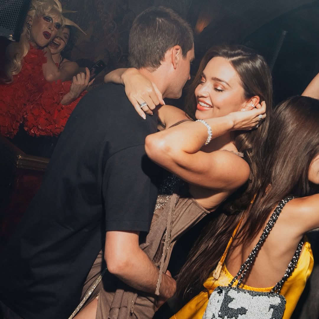 MirandaKerrffns's tweet photo. Date night ❤️😍 https://t.co/gyB0SbbCDM