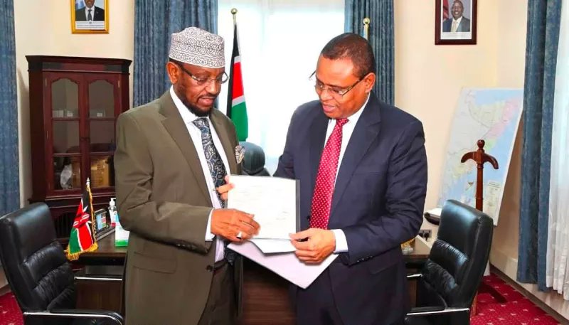 Informer_ke's tweet photo. Questions mount over Somali Deputy PM Haji’s Kenyan passport acquisition procedure https://t.co/Q8ZYWD1X9j Charity Ngilu Engineer Vybz Kartel Winnie Odinga #PrepareForTheMessiah #BeyondVision2030 Kaguchia Kamukunji Police Station @ForeignOfficeKE @TheVillaSomalia @ImmigrationDept https://t.co/B9krE4fEK9