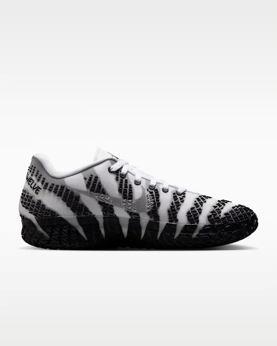 SneakerScouts's tweet photo. Nike Ja 3 'White/Black/Metallic Silver' 

Available via @nikestore |$125| #ad @JaMorant 

>>> https://t.co/RDIRnOgz2n https://t.co/IUriE3mrPd