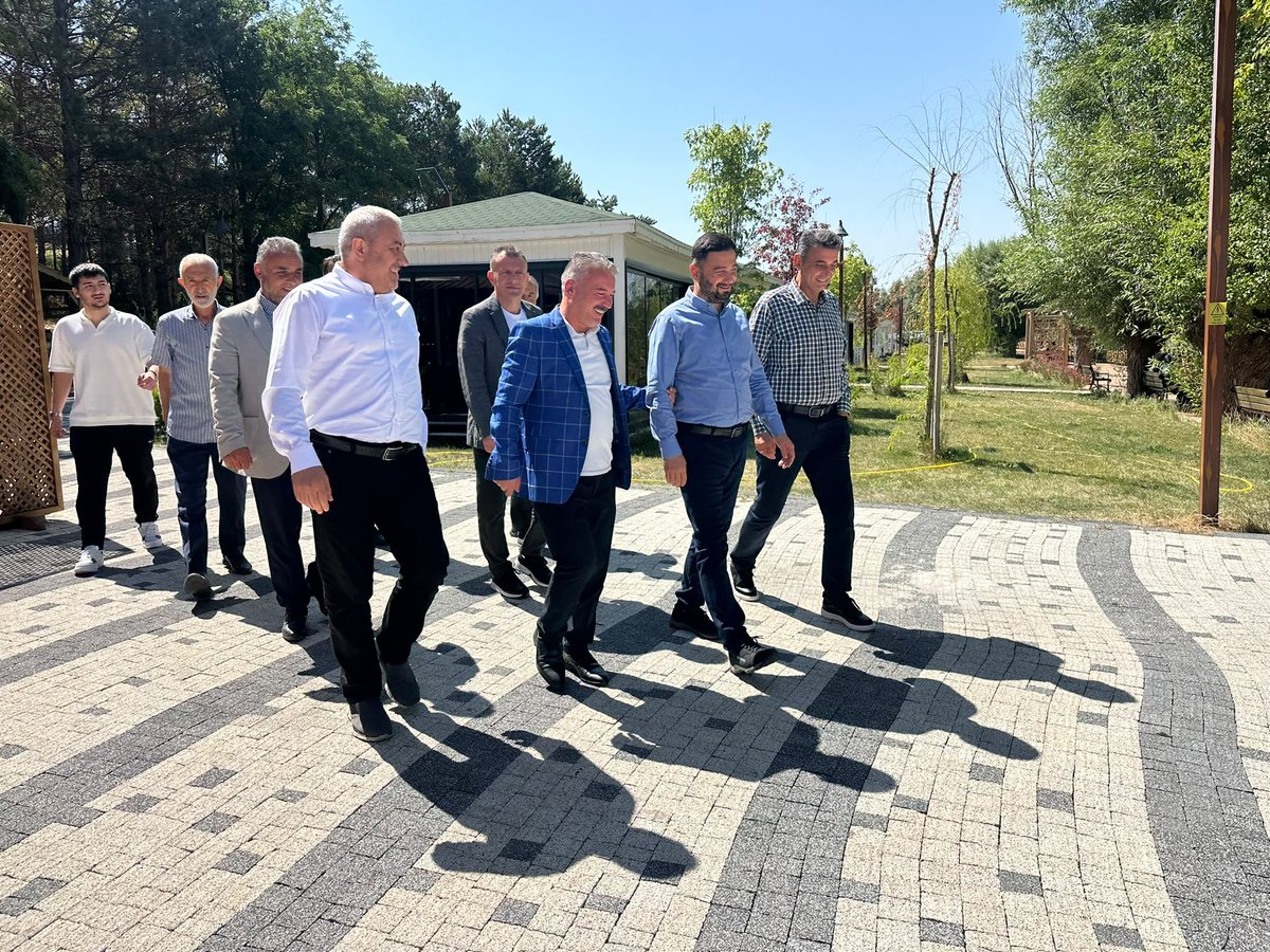 MevlutOztekin's tweet photo. 📍Sivas, Hafik.

Hafik Belediye Başkanımız Habip Görler ve hemşehrilerimizi ziyaret ettik. 

Nazik misafirperverlikleri için teşekkür ediyorum. https://t.co/x9vnOtyPdl