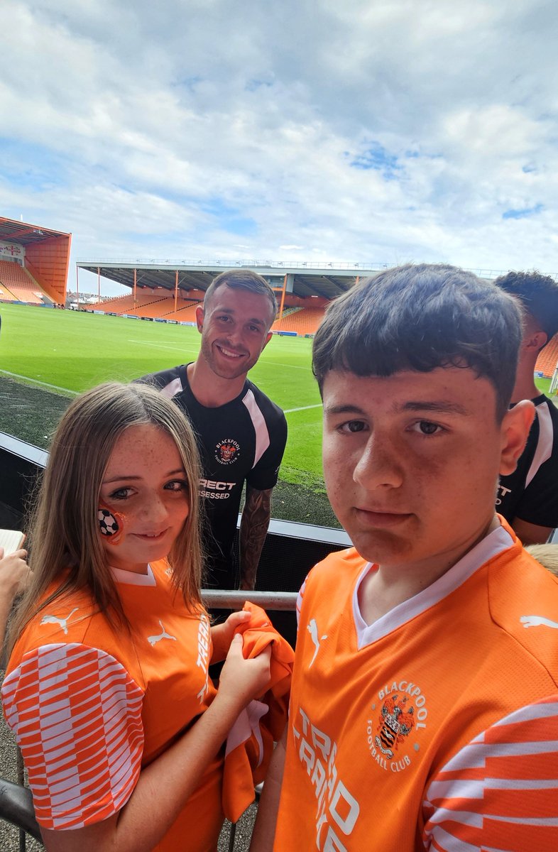 DanielleHa49279's tweet photo. 🍊🧡 https://t.co/DJnFdJELJ1
