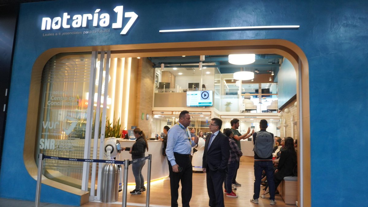 Supernotariado's tweet photo. #SNRContigo | La tecnología también impulsa la modernización del servicio notarial. 📲

En la Notaría 17 de Bogotá, conocimos cómo las herramientas tecnológicas fortalecen la atención a los colombianos y las colombianas.

La implementación de un sistema inteligente para la gestión de turnos y de un archivo digital moderno hace que los procesos sean más ágiles, eficientes y cercanos.
