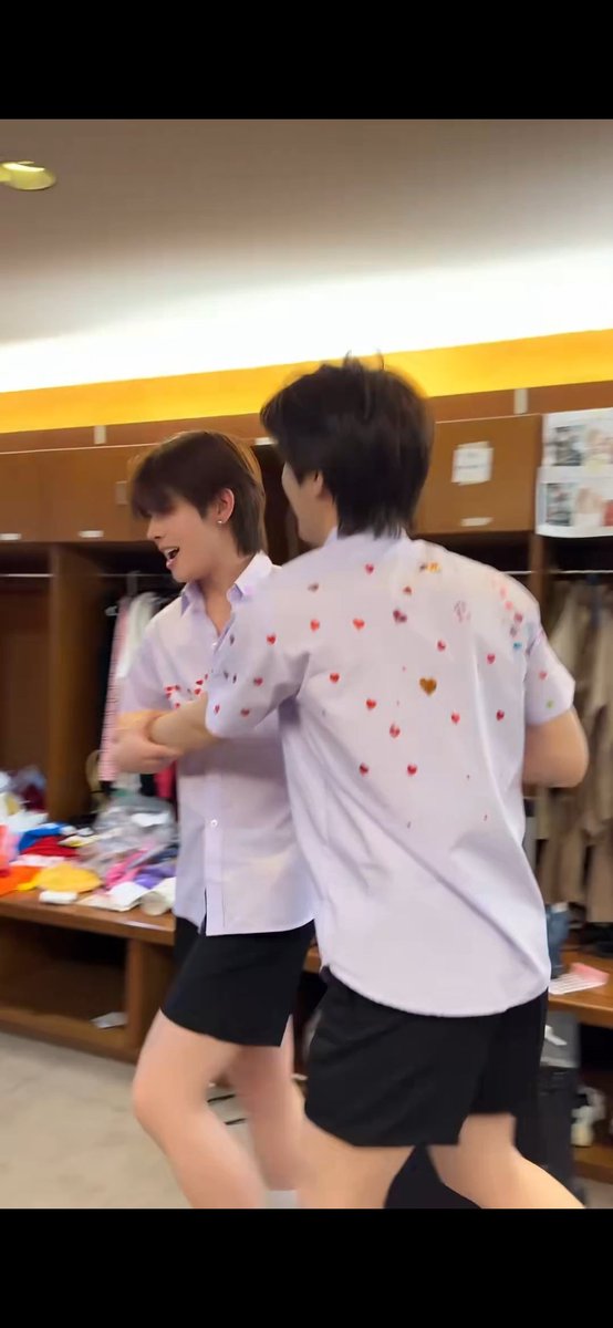 sorjorkai's tweet photo. : คุณแม่คะลูกคุณแม่มีเรื่องกับเพื่อนที่รร.ค่ะ

: ค่ะ ดิชั้นสอนเองค่ะ ให้ลูกสู้คน

: เอ่อคือไม่ใช่เรื่องชกต่อยค่ะ แต่แกไล่หอมเพื่อนแก้มฟูคนนั้นค่ะ

: อ่อค่ะ อันนั้นดิชั้นบรีฟเองค่ะ หมั่นเขี้ยวมานานละ https://t.co/1Moq0hV8ly