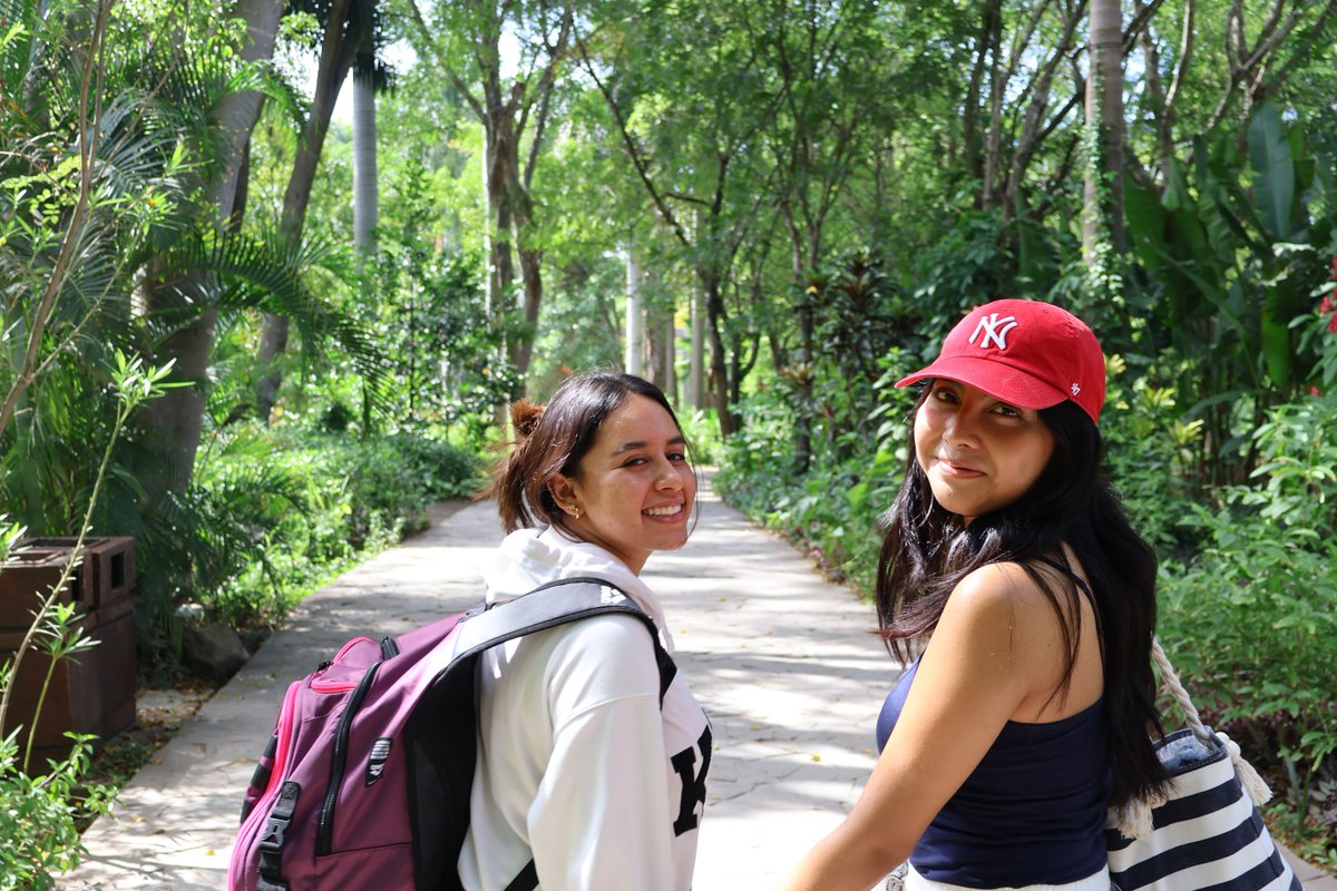 andree3aa's tweet photo. petit road trip w/ my girls<33 https://t.co/jYh9DgwJRp