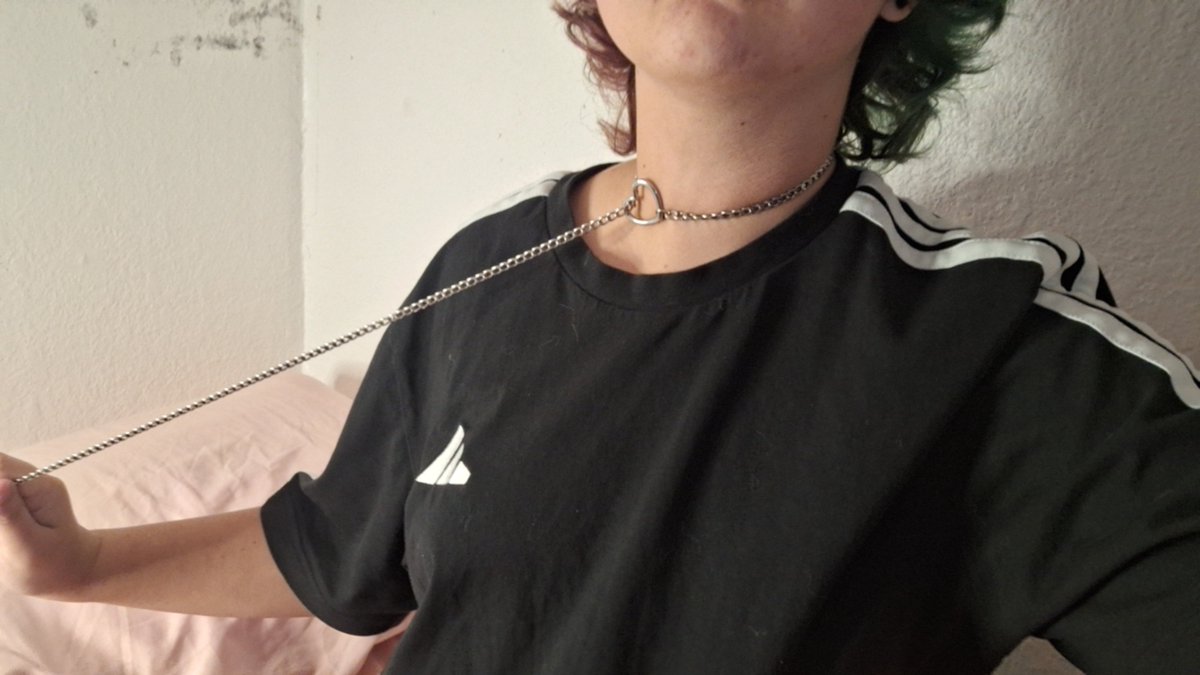 pr3ttyy_boy's tweet photo. how do I look? ;3 #puppyboy #slipchain #nsfwtwt https://t.co/mpT3vMQGqh